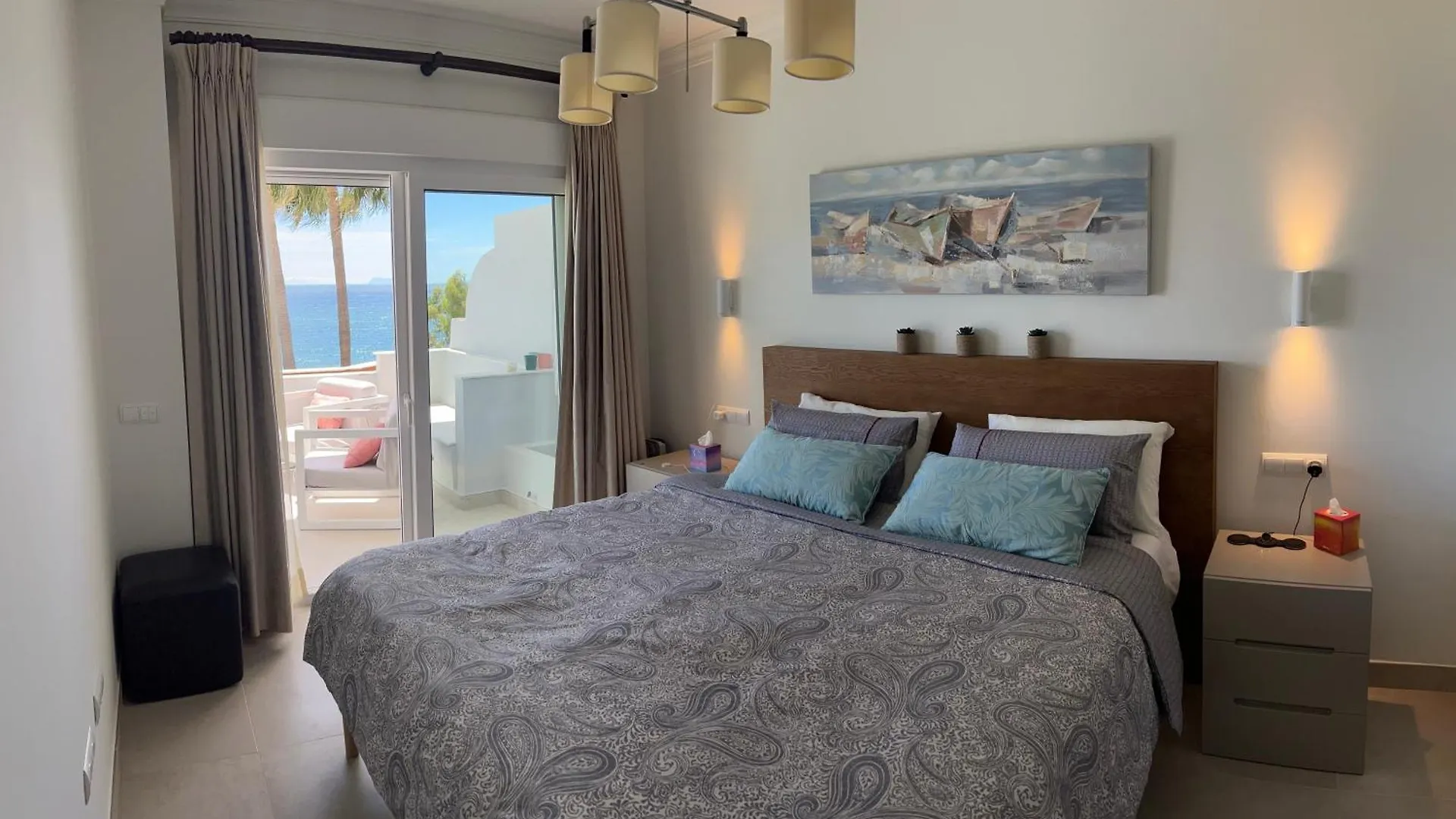 Estepona Beach Front Apartment With Stunning Sea Views 0*,