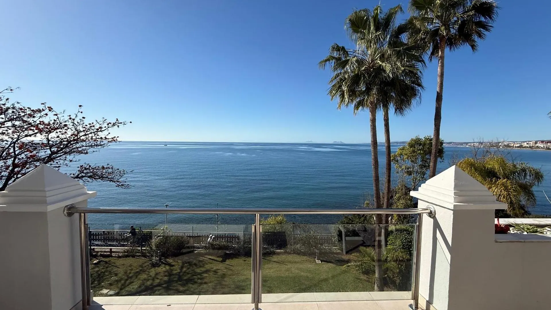 Estepona Beach Front Apartment With Stunning Sea Views Španělsko