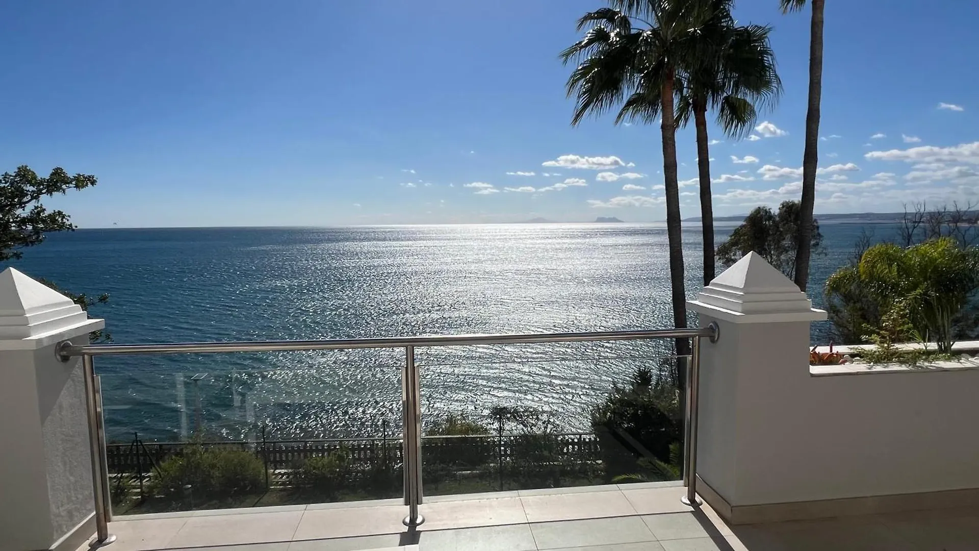 Estepona Beach Front Apartment With Stunning Sea Views Španělsko