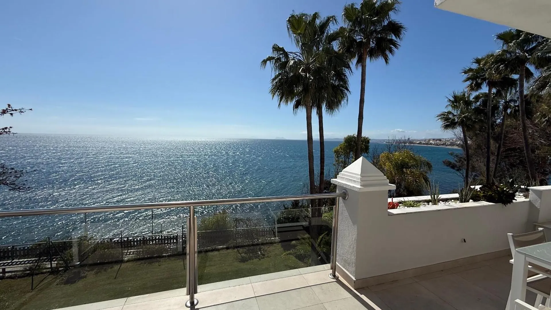 Estepona Beach Front Apartment With Stunning Sea Views 0*,