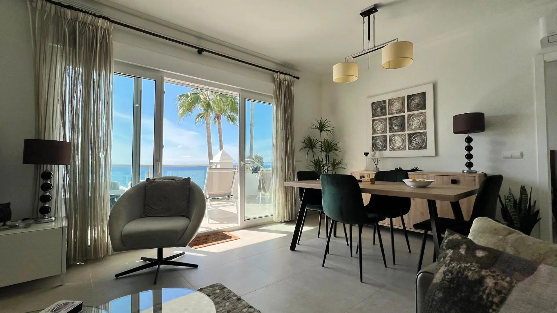 Estepona Beach Front Apartment With Stunning Sea Views Španělsko