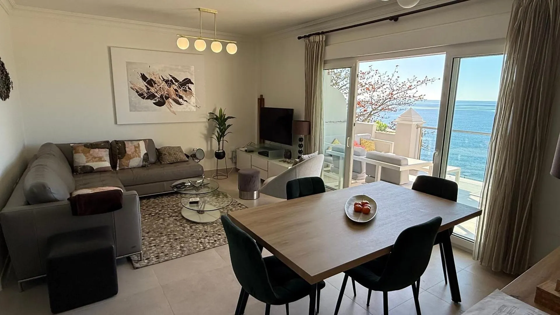 Estepona Beach Front Apartment With Stunning Sea Views Španělsko