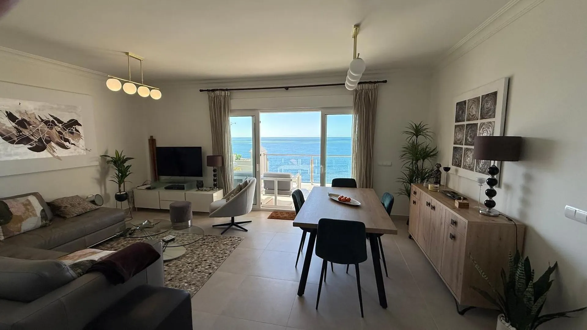 Estepona Beach Front Apartment With Stunning Sea Views Španělsko