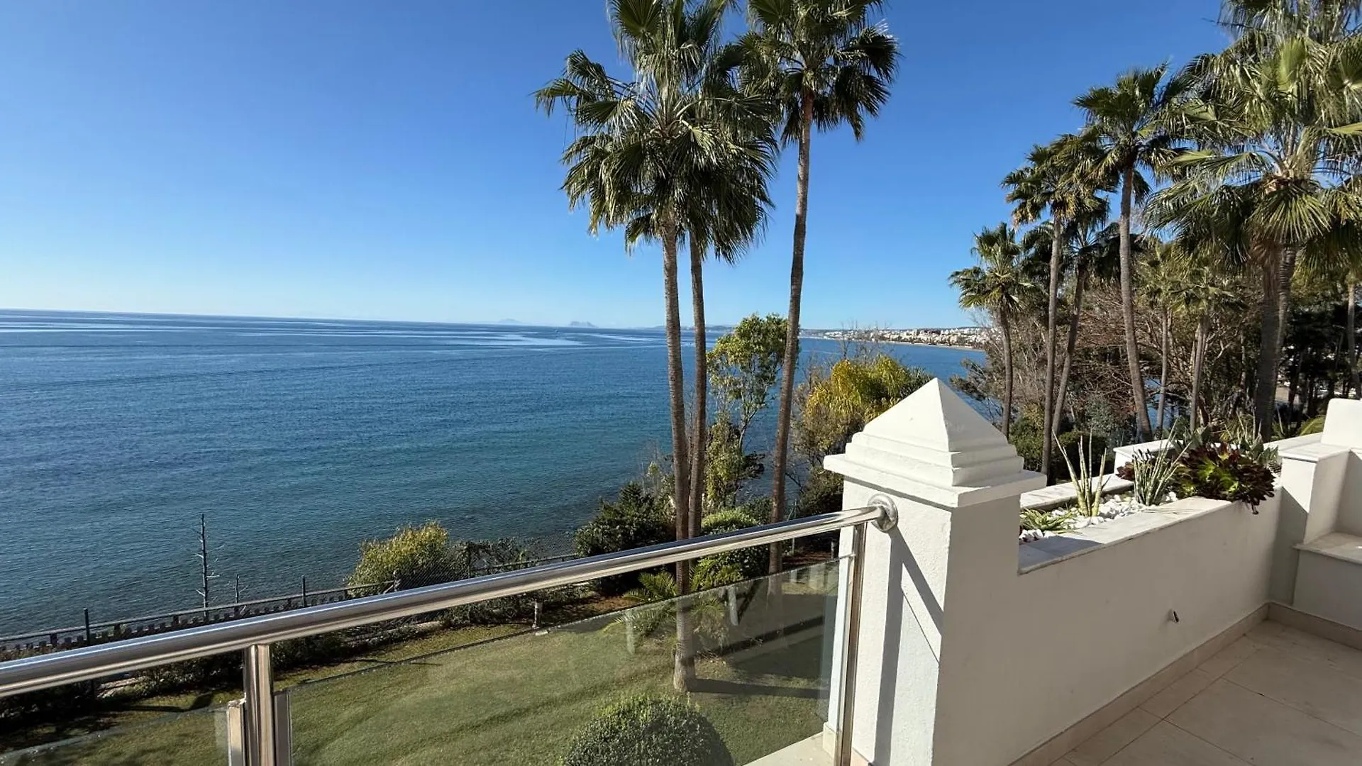 Estepona Beach Front Apartment With Stunning Sea Views 0*,