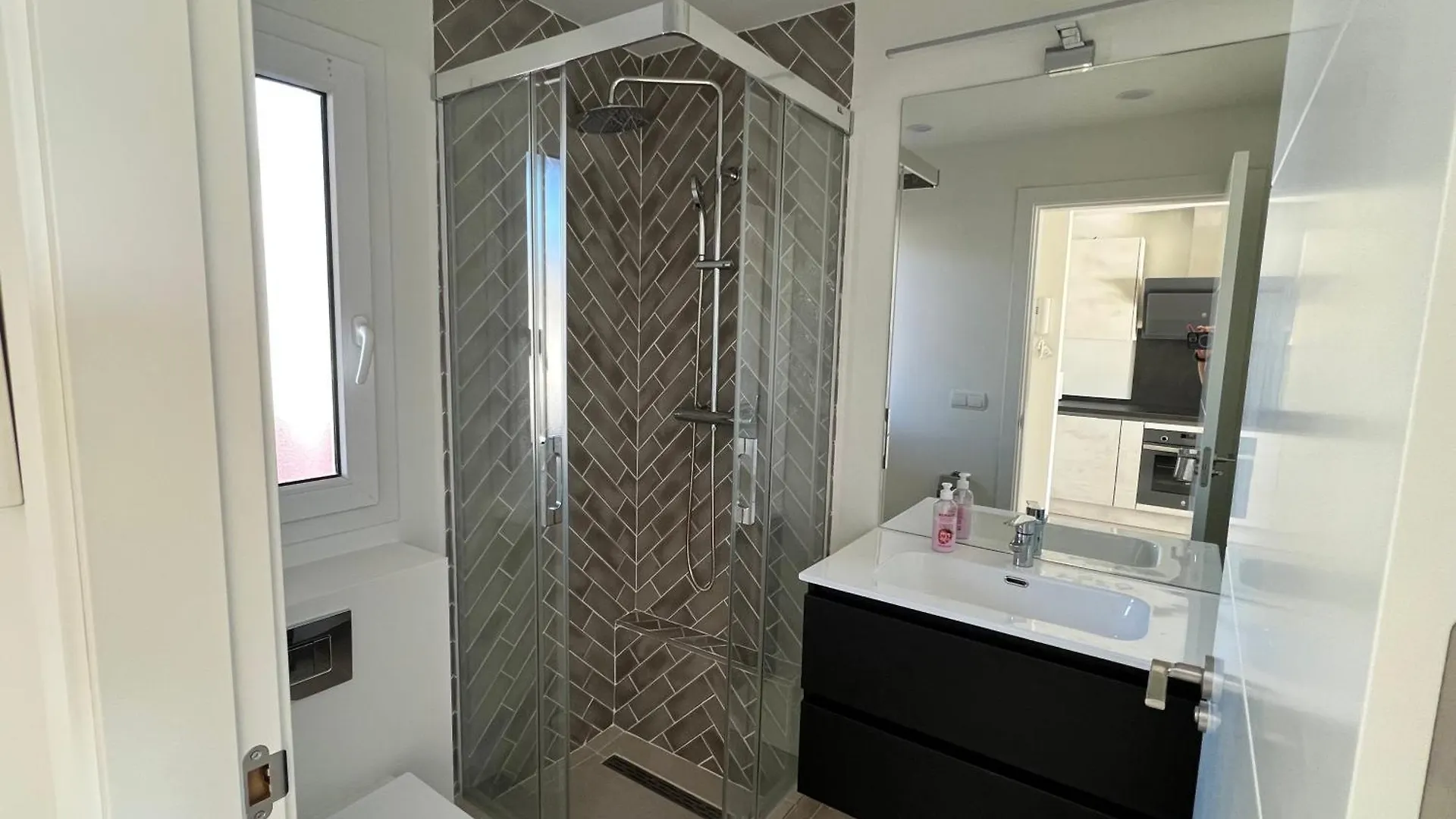 Estepona Beach Front Apartment With Stunning Sea Views