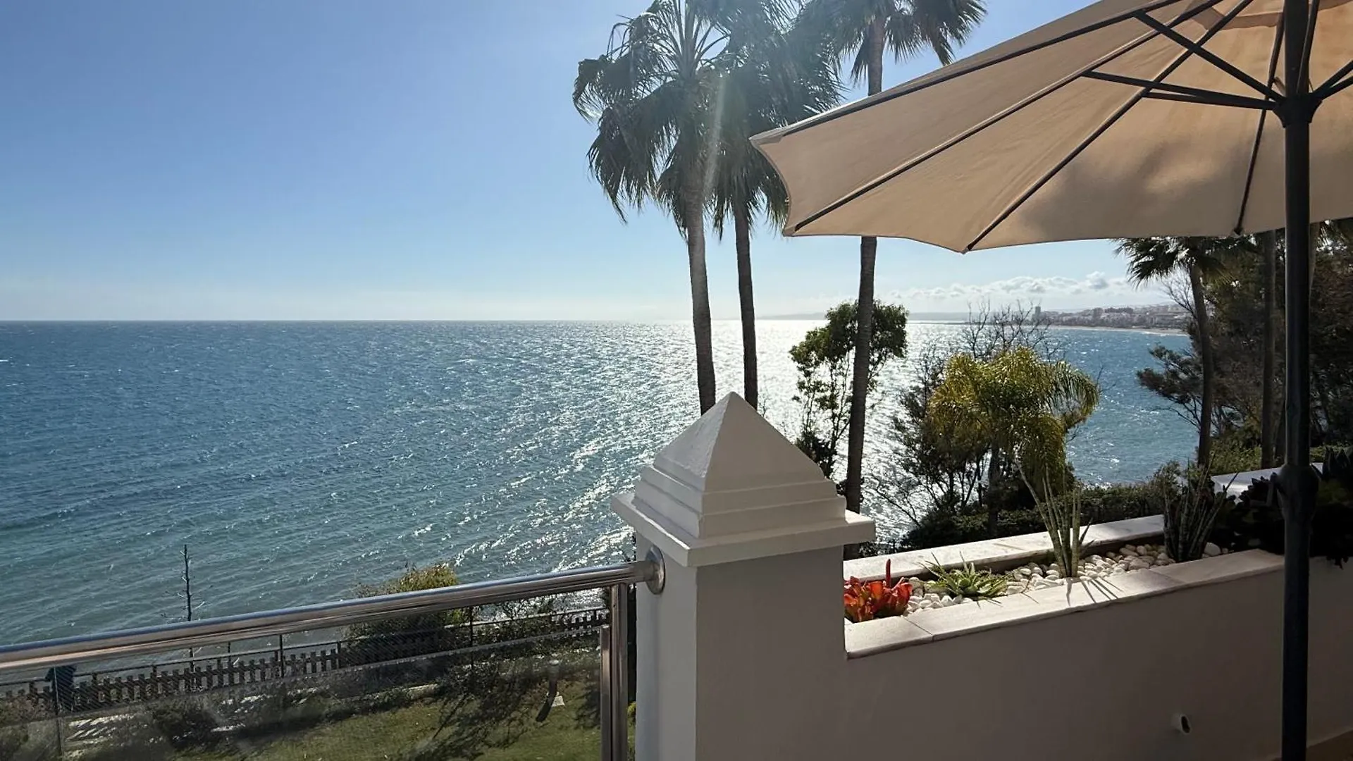 Estepona Beach Front Apartment With Stunning Sea Views