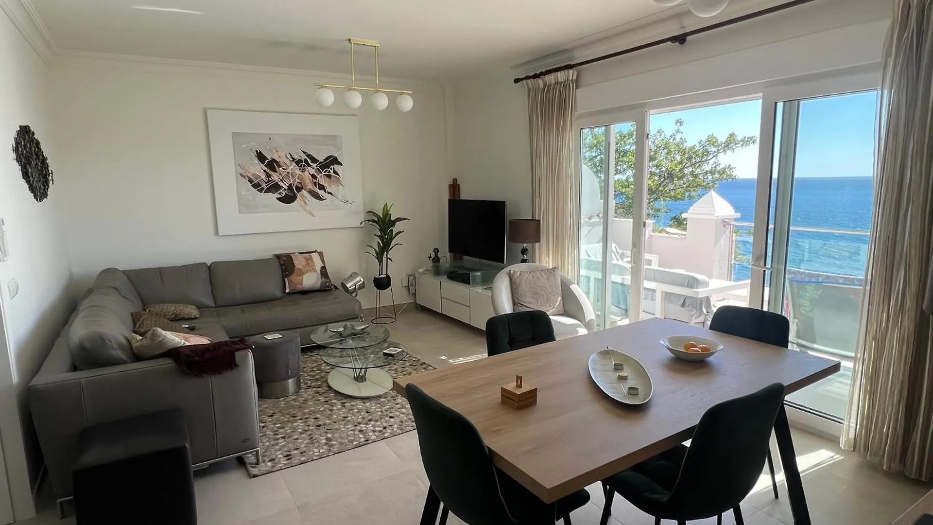 Estepona Beach Front Apartment With Stunning Sea Views